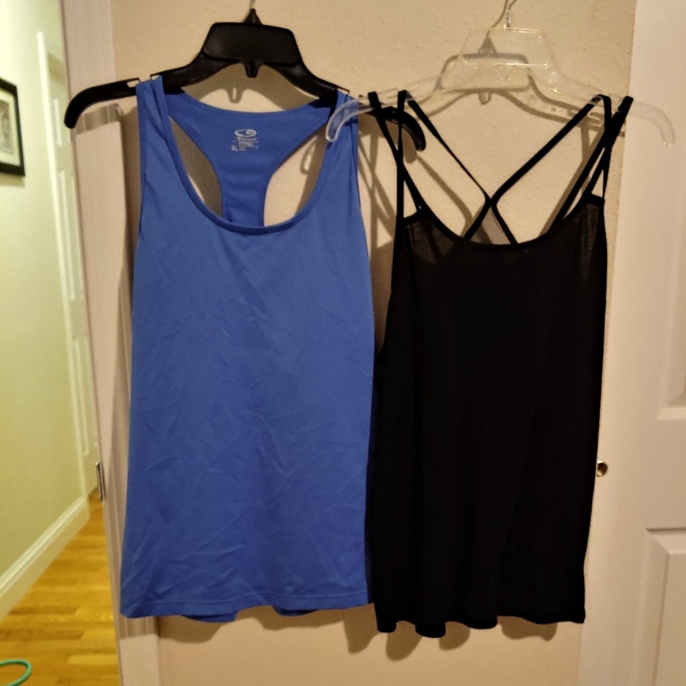 2 active wear tanks